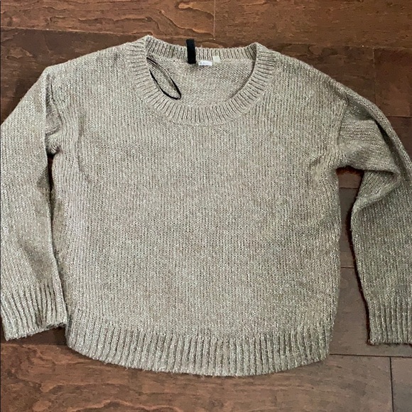 H and M Sweater in size 2 - Picture 1 of 3